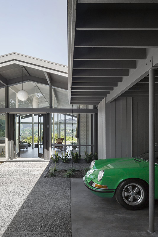 Luxury house featured by Luxuo Thailand -- The Luxury Lifestyle Curator