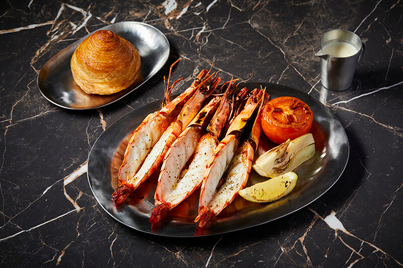 Thematic Dining by the River at The Crystal Grill House